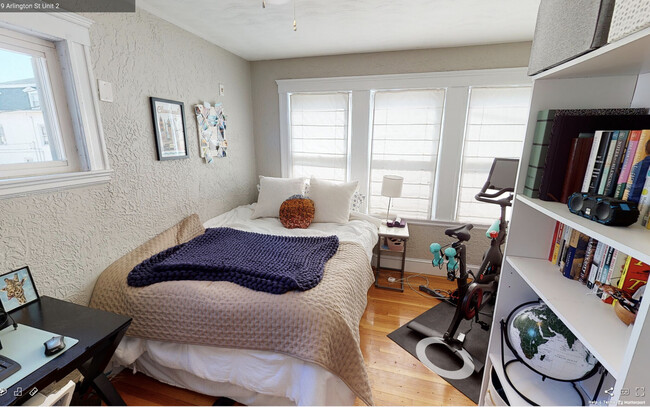 9 Arlington St, Unit 2