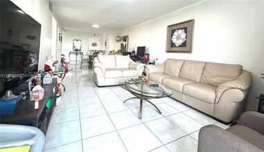 910 Michigan Ave in Miami Beach, FL - Building Photo - Building Photo