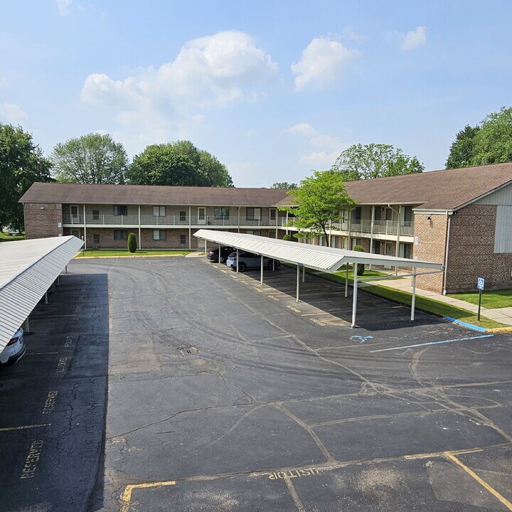 39490 Harrison Bay Ct in Harrison Township, MI - Building Photo