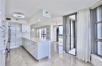 19101 Mystic Pointe Dr, Unit 2812 in Aventura, FL - Foto de edificio - Building Photo