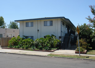 Juniper Apartments in San Diego, CA - Building Photo - Building Photo