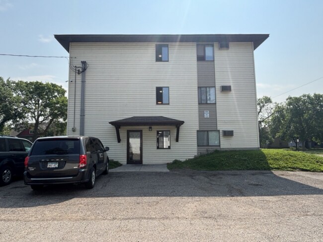 527 8th Ave S in St. Cloud, MN - Building Photo - Building Photo