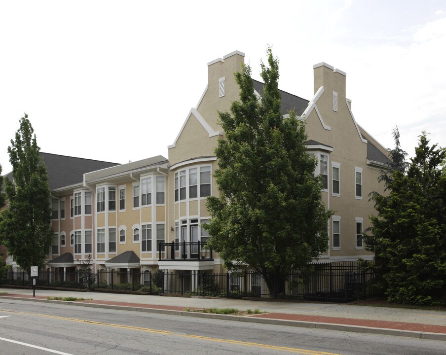 Highland in Atlanta, GA - Foto de edificio