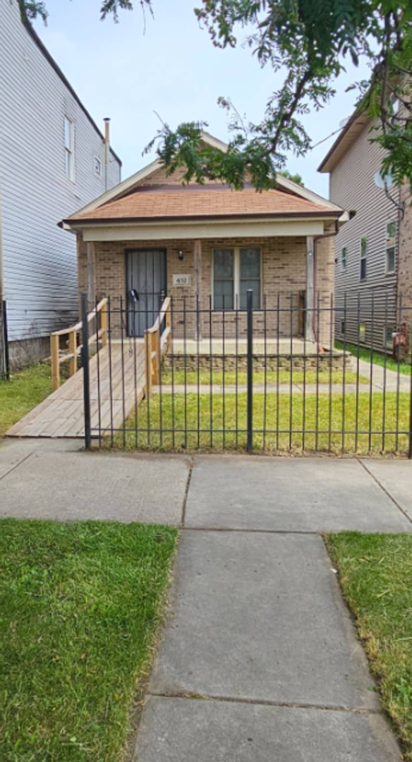 property at 632 W Englewood Ave