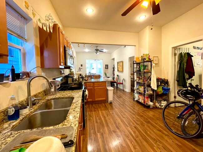 1921 N Francisco Ave, Unit #1 in Chicago, IL - Building Photo - Building Photo