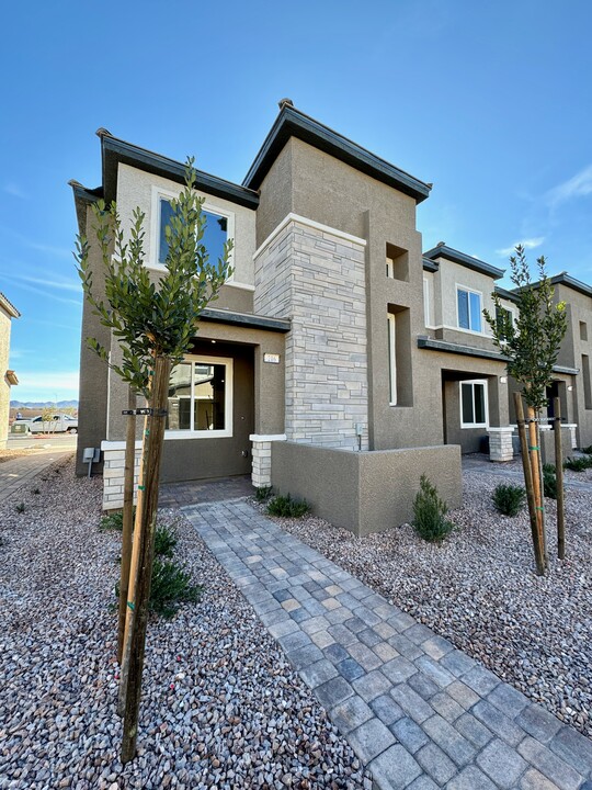 216 Wewatta Ave in Henderson, NV - Building Photo