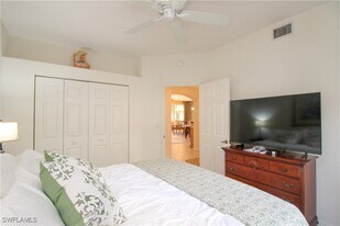 5330 Andover Dr in Naples, FL - Building Photo