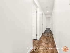 2-storey Main Floor Suite with Driveway Pa in Lethbridge, AB - Building Photo - Building Photo