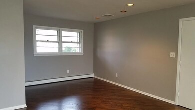 20 Rosemary Ln in Lebanon, NJ - Building Photo - Building Photo