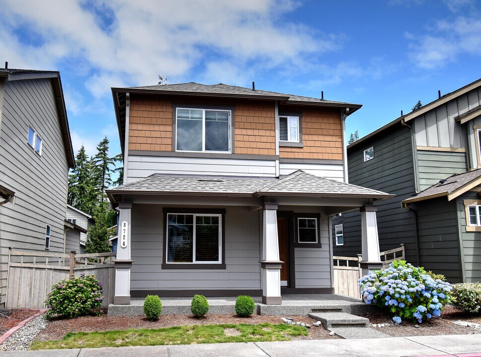 8724 Stockholm Ln NE in Lacey, WA - Building Photo