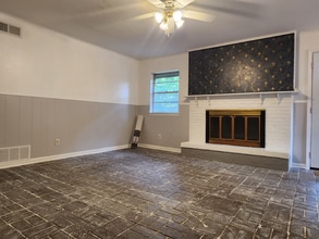 5861 MacArthur Blvd in New Orleans, LA - Foto de edificio - Building Photo