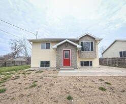 4874 NE 39th Ave in Des Moines, IA - Building Photo