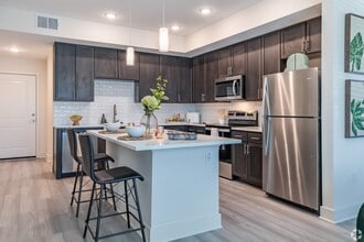 Gateway Commons Apartments in Palmetto, FL - Building Photo - Building Photo