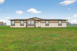 6720 SW Minter Bridge Rd in Hillsboro, OR - Building Photo