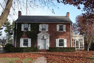 1029 N Noyes Blvd in St. Joseph, MO - Building Photo