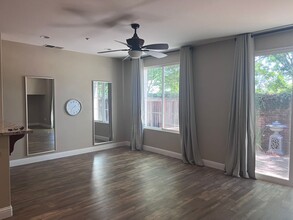 245 Washington Dr in Brentwood, CA - Building Photo - Building Photo