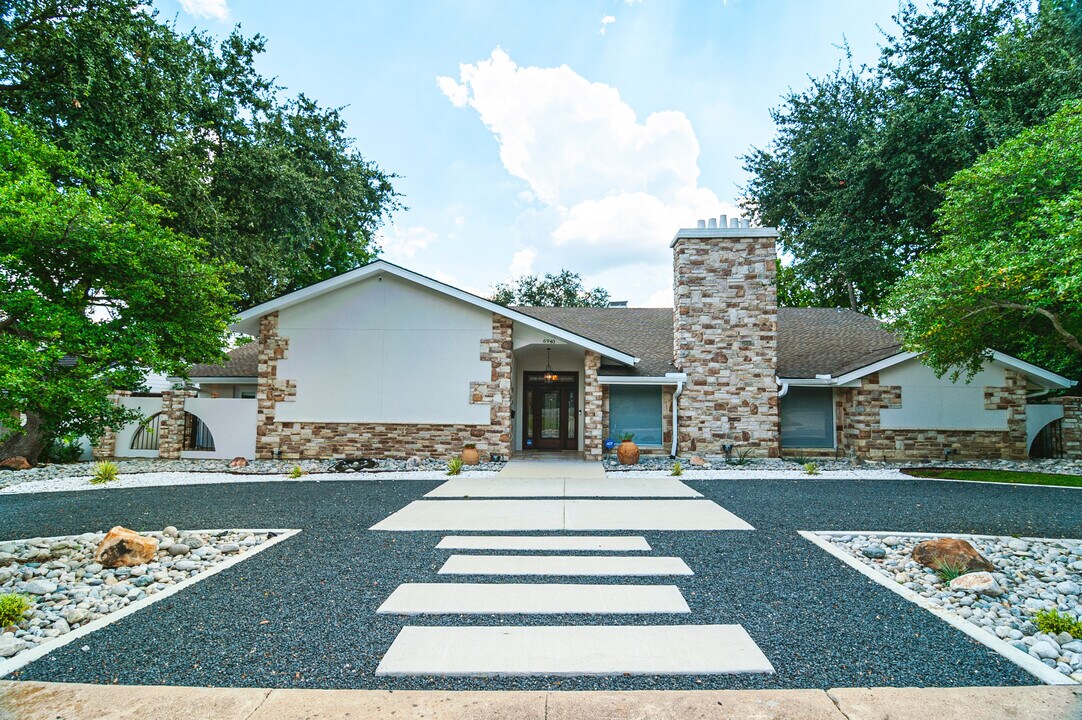 6940 Brookshire Dr in Dallas, TX - Building Photo