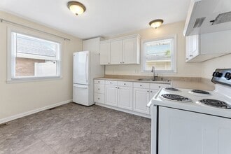 18085 Hinton St in Riverview, MI - Building Photo - Building Photo