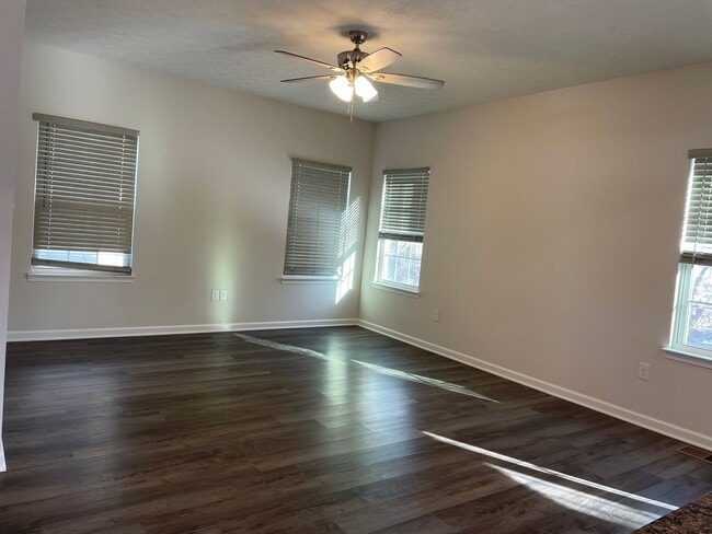 286 Warm Springs Dr in Fairborn, OH - Building Photo - Building Photo