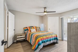 Laguna Place Apartments in Kissimmee, FL - Foto de edificio - Building Photo