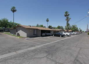 Town Lake Apartments in Tempe, AZ - Building Photo - Building Photo