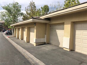 1004 Duckhorn Ct in Las Vegas, NV - Building Photo - Building Photo