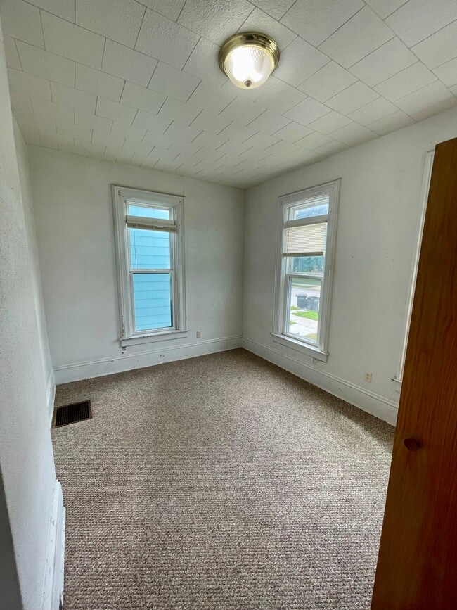 720 W Lincoln Ave in Oshkosh, WI - Building Photo - Building Photo