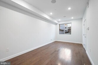 2249 N Franklin St in Philadelphia, PA - Building Photo - Building Photo