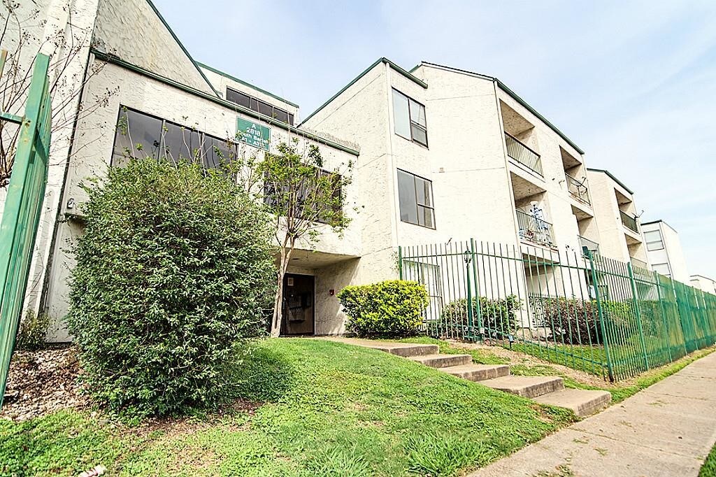 2818 S Bartell Dr in Houston, TX - Building Photo