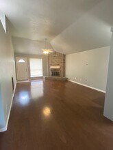1811 Windy Knoll Dr in Houston, TX - Building Photo - Building Photo