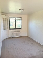 472 Hoodridge Dr in Castle Shannon, PA - Building Photo - Building Photo