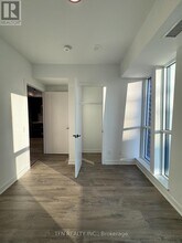 327 King St W in Toronto, ON - Building Photo - Building Photo