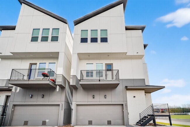 2511 N MacGregor Way in Houston, TX - Building Photo - Building Photo