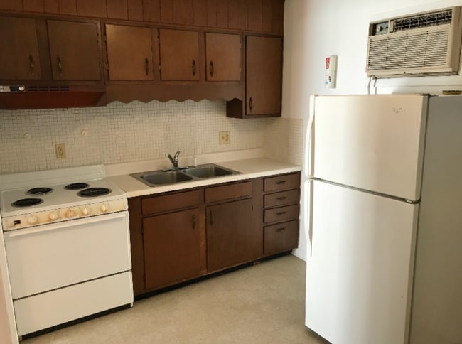 737 10th Ave in Huntington, WV - Building Photo - Building Photo