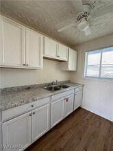 3215 Jeffcott St in Ft. Myers, FL - Building Photo - Building Photo