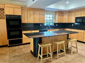 3913 Northampton Way in Tampa, FL - Building Photo - Building Photo