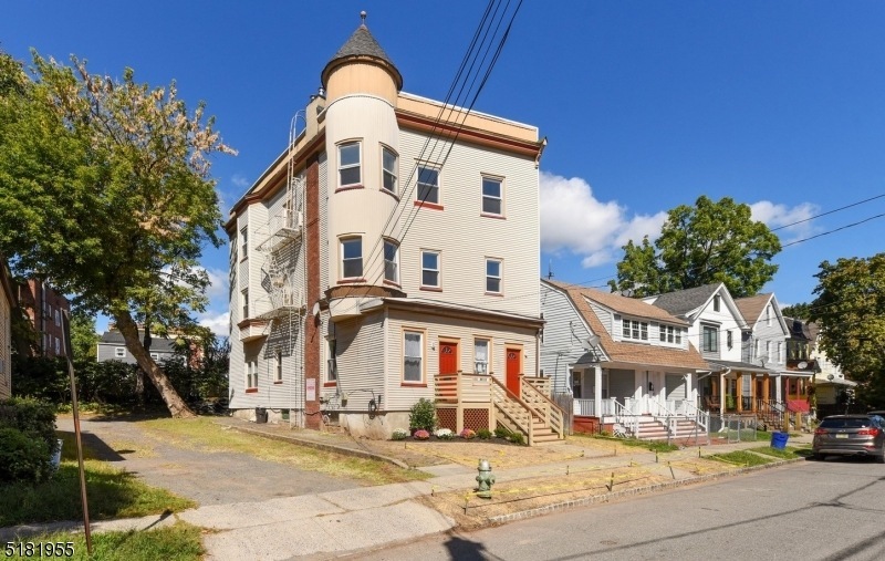 41 Mission St, Unit 1 in Montclair, NJ - Building Photo