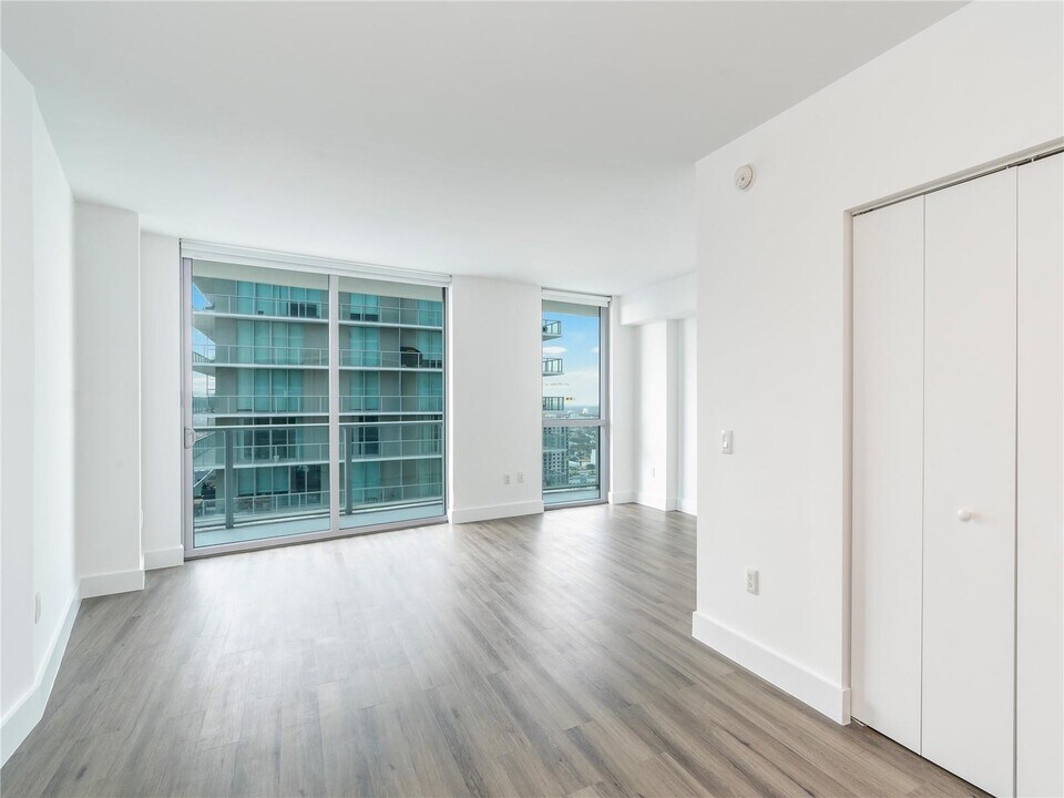 1100 S Miami Ave, Unit 3505 in Miami, FL - Building Photo