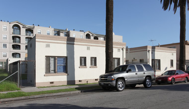 526 Golden Ave in Long Beach, CA - Building Photo - Building Photo