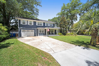 584 Fort Johnson Rd in Charleston, SC - Foto de edificio - Building Photo