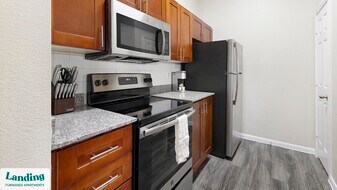 901 Lakeside Cir, Unit 3305 in Lewisville, TX - Building Photo