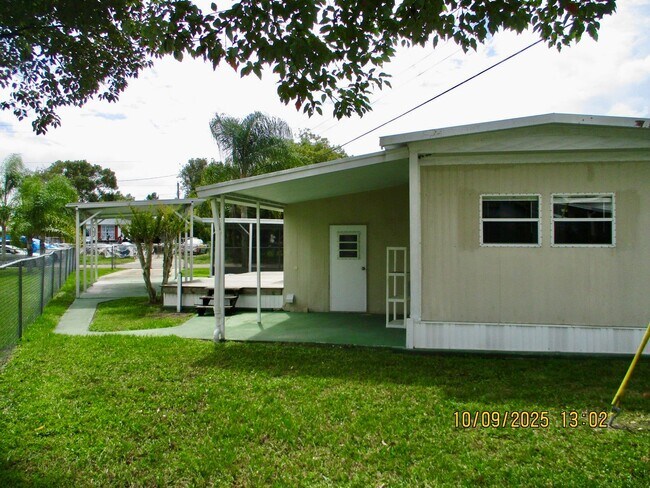 1304 Arroyo Pkwy in Ormond Beach, FL - Building Photo - Building Photo