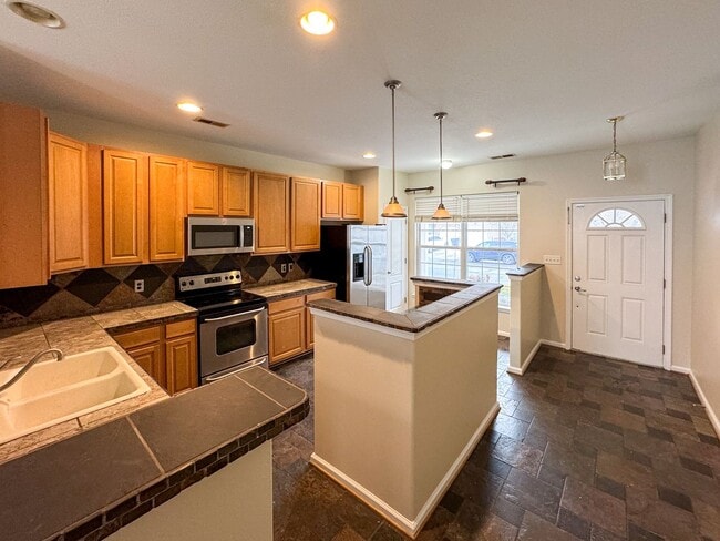 927 Hunley Dr in Virginia Beach, VA - Building Photo - Building Photo