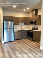 164 SW Lancaster Ct in Troutdale, OR - Foto de edificio - Building Photo