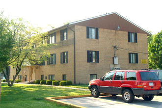 Kingston Manor Apartments in Mount Clemens, MI - Foto de edificio - Building Photo