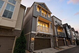 545 Mirrormont Dr in Smyrna, GA - Building Photo