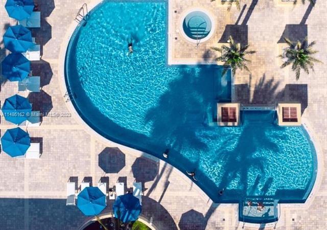 17555 Collins Ave, Unit 1107 in Sunny Isles Beach, FL - Foto de edificio - Building Photo