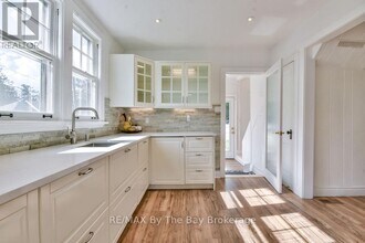 1067 Mosley St in Wasaga Beach, ON - Building Photo - Building Photo