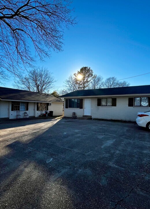 2112 14th Ave N in Columbus, MS - Building Photo