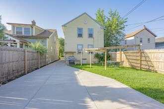 118 Nassau Ave, Unit Upper Apartment in Kenmore, NY - Foto de edificio - Building Photo